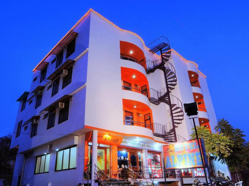 Fabexpress Alpine Hotel Agra  Eksteriør billede